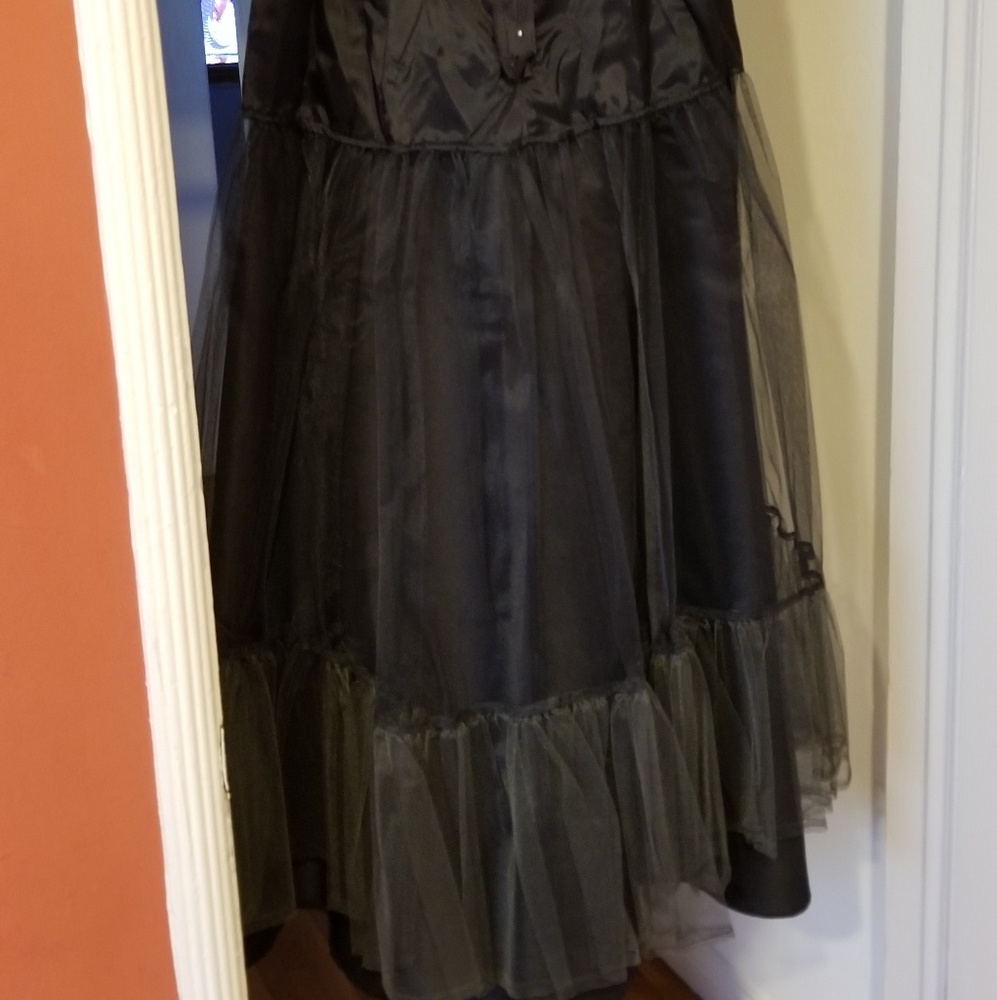 Black and white 2 pieces dress. - Picture 6 of 8